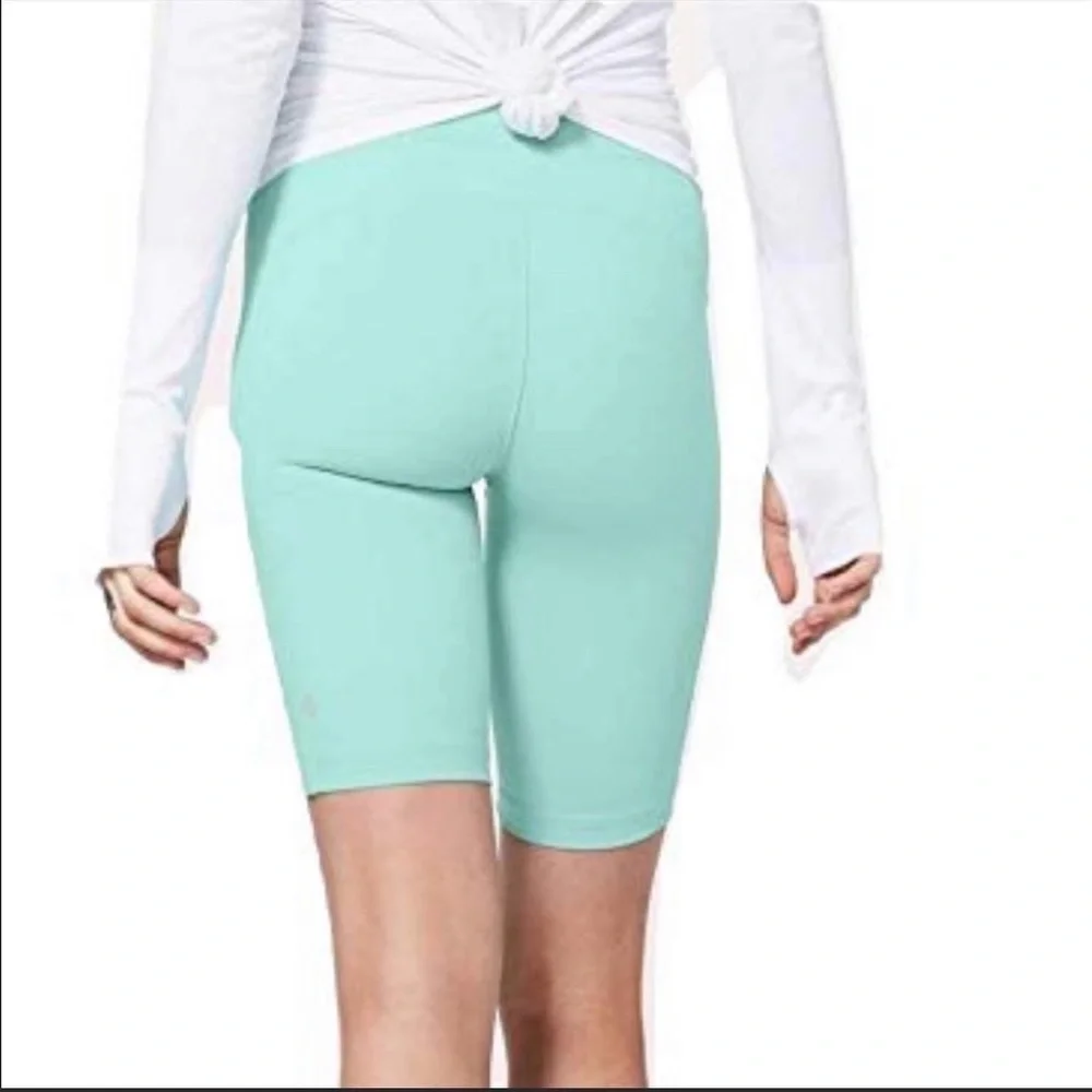 🌿Final‎ Sale Lululemon Aqua Blue On Pace Biker Short